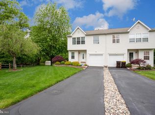 112 Hickory Hollow Cir, Warrington, PA 18976