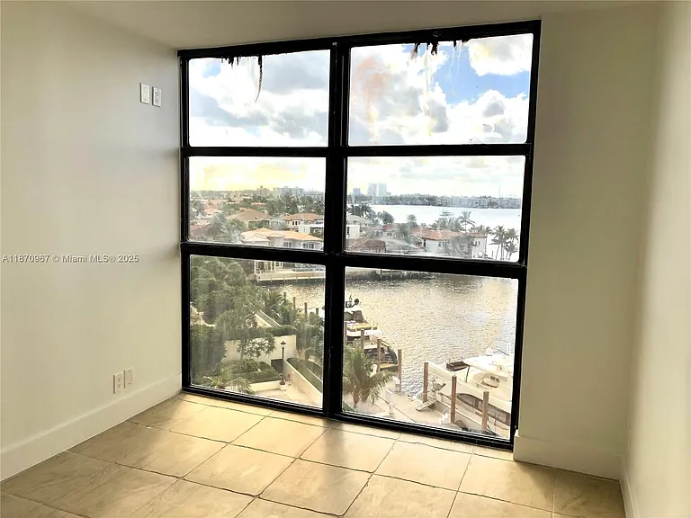 1000 W Island Blvd #712 — Photo 12