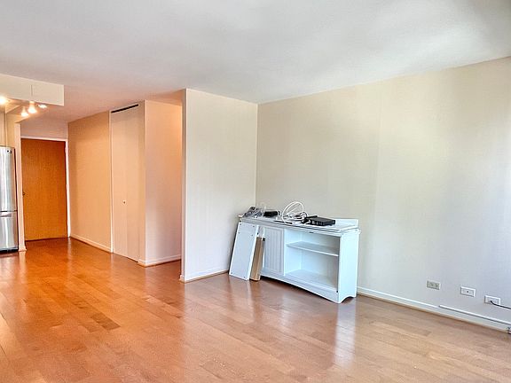 4th image of 211 E Ohio St APT 1725