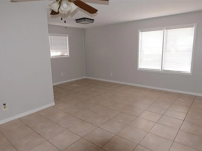 2215 Silverbonnet St — Photo 20