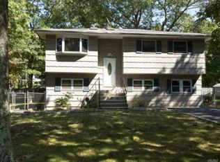 164 River Rd, Shirley, NY 11967