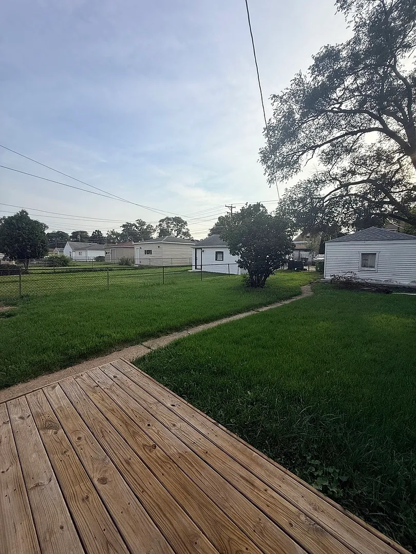 2 bed, 1000 sqft, $1,800 — Photo 2