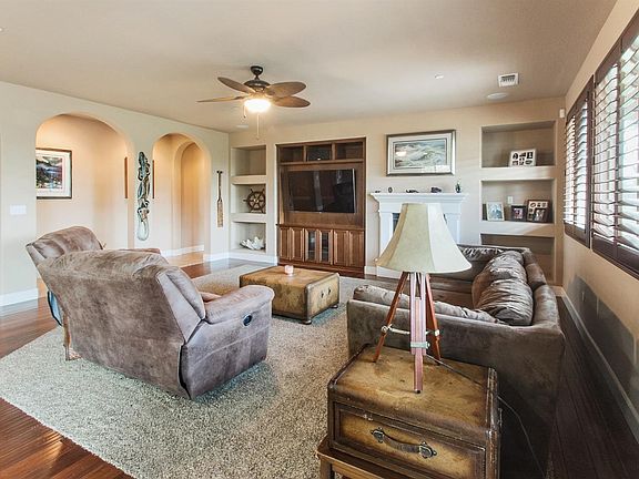 4th image of 3527 W Vine Ave