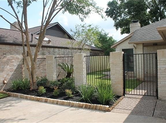 2nd image of 215 Essex Pl