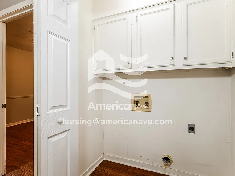 1704045_014_laundry_room_8.jpg