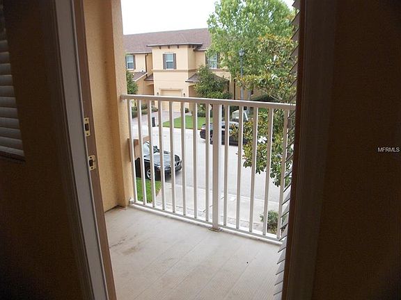 4th image of 3141 Retreat View Cir
