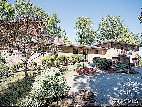 1st image of 139 Larchmont Dr
