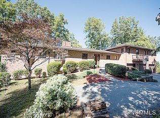 139 Larchmont Dr, Hendersonville, NC 28791