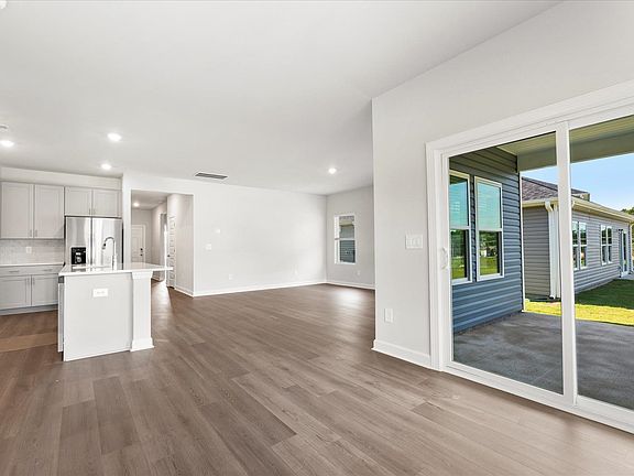 5th image of 1636 Erindale Dr