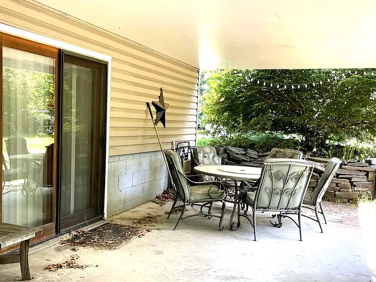 304 Grooms Rd #B — Photo 17