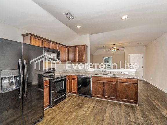 5th image of 16366 Creek Dr