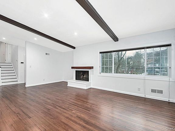 4th image of 415 Pinebrook Boulevard