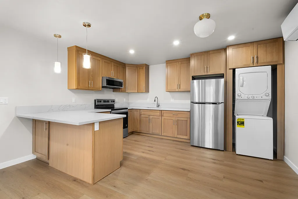 2 bed, 600 sqft, $1,995 — Photo 3
