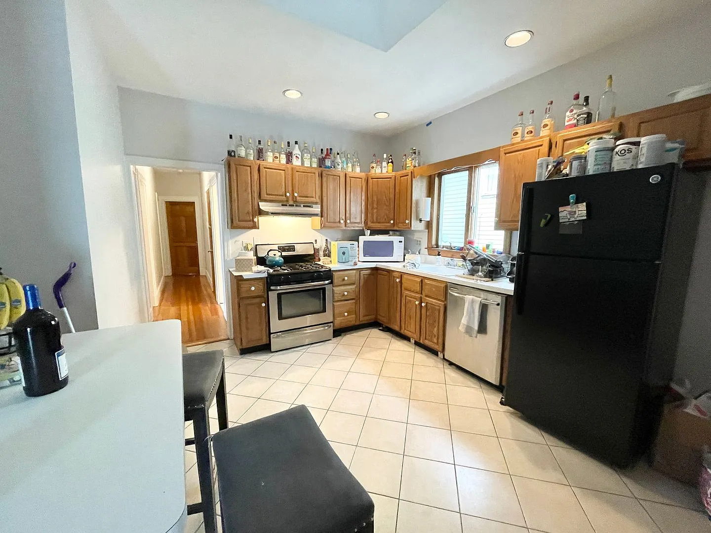 4 Bed 1 Bath In Mission Hill - (E)Heath St(.33/Mi) - Penthouse — Photo 1