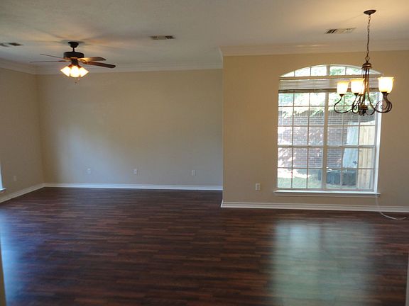 2nd image of 1712 Laura Ln