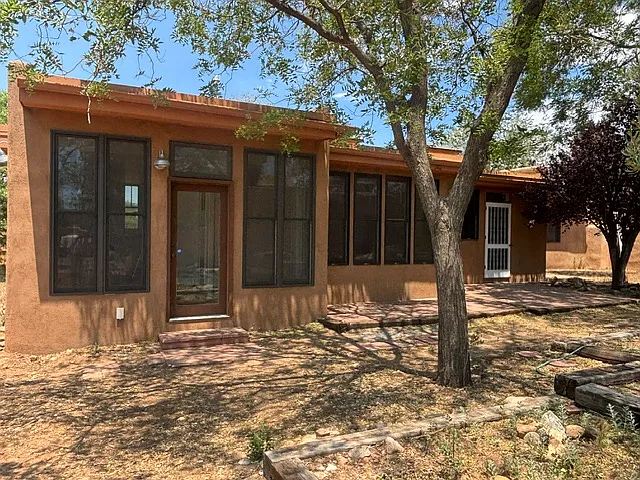 2 bed, 2350 sqft, $3,000 — Photo 1