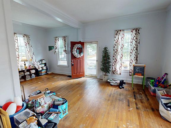 3rd image of 813 N Main St