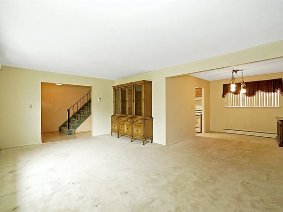 4th image of 47 Carnegie Dr