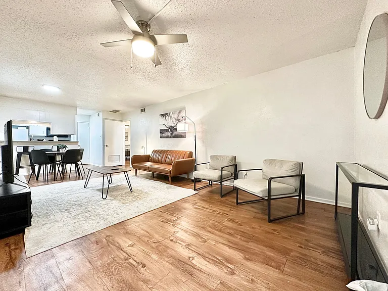 Marian Condos — Photo 5