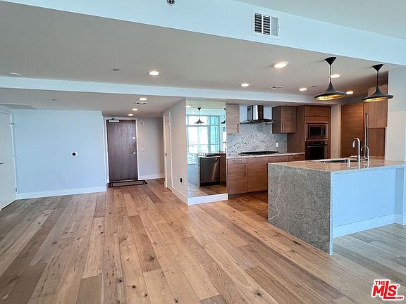 5th image of 13650 Marina Pointe Dr Unit 1509