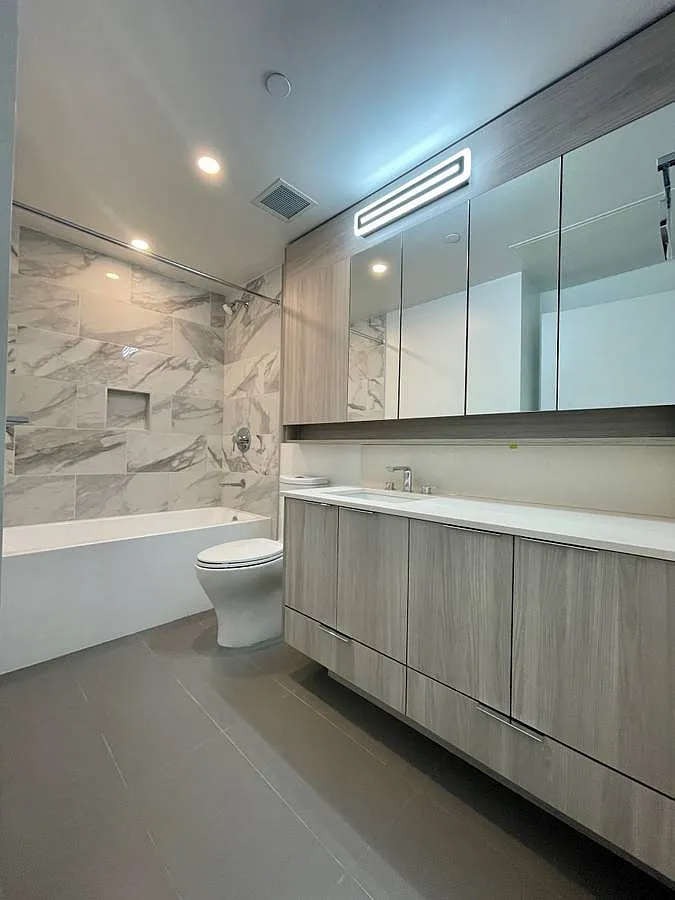 Building Photo - 901 Lougheed Hwy #1101