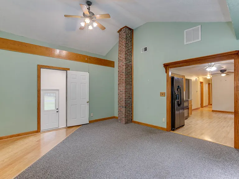 128 Mann Dr — Photo 9
