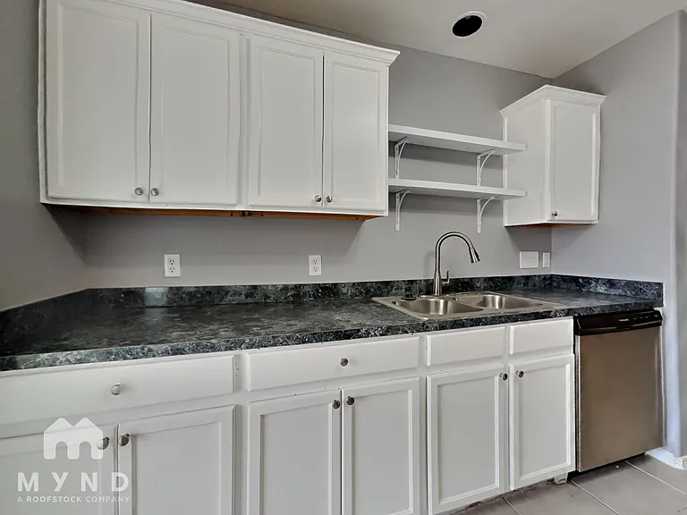 1815 Sherwood Forest Cir — Photo 11