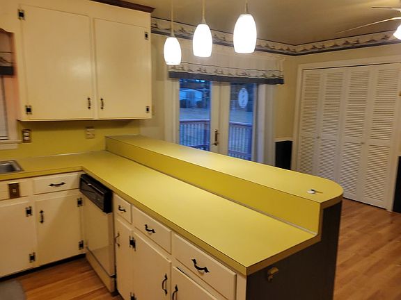 3rd image of 625 Park Ave