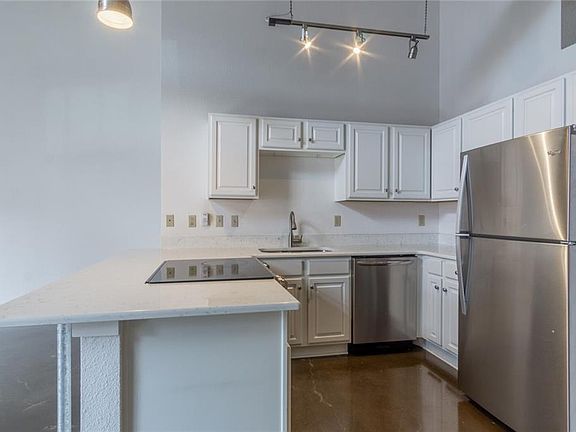 5th image of 1535 Walnut St APT 203
