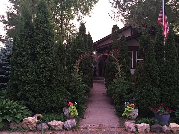 Front walk up to 325 Court