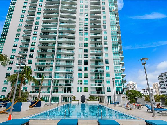5th image of 950 Brickell Bay Dr APT 902