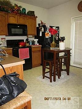 4th image of 2220 Stonebrook Ln