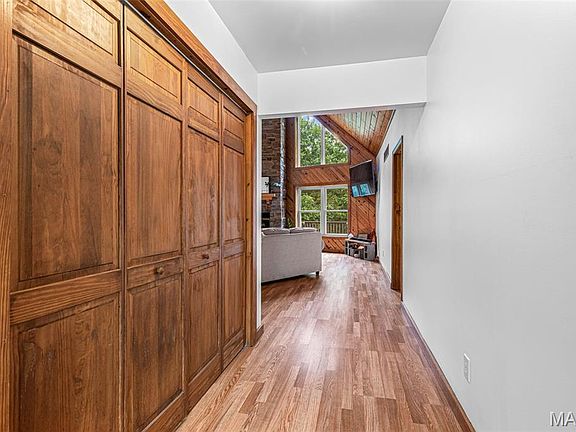 4th image of 2518 Meredith Dr
