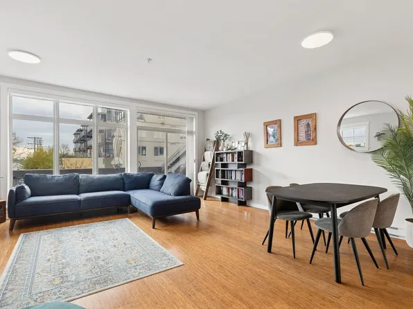 6111 London Rd #220, Richmond, BC V7E 3S3