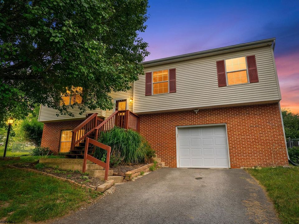 1st image of 32 Woodside Ln