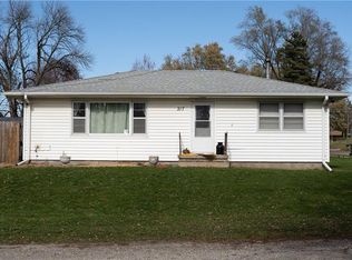 217 6th St, Maxwell, IA 50161