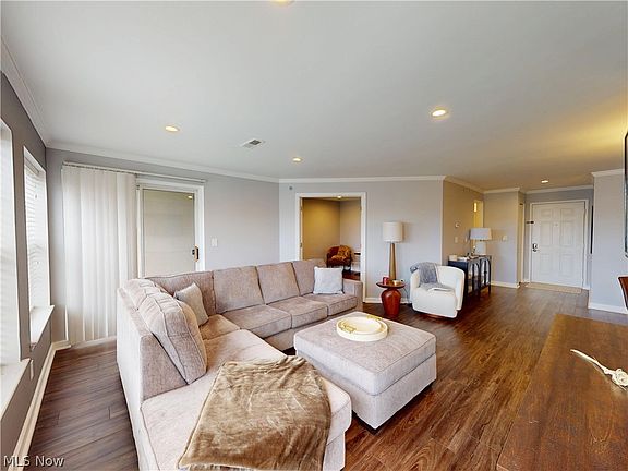 5th image of 240 Fox Hollow Dr APT 309