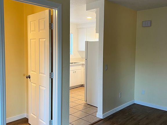 2nd image of 1134 Oxford Dr Unit D