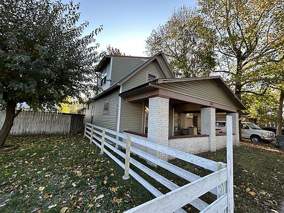 2nd image of 1147 N Centennial St