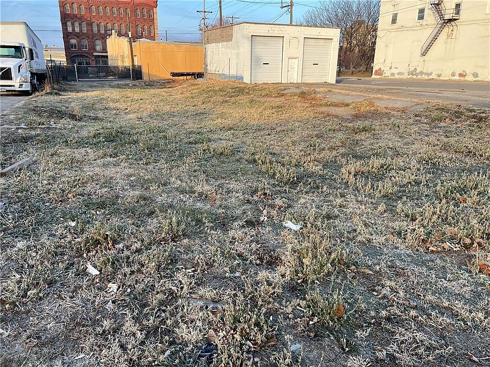 2nd image of 306 S 4th St