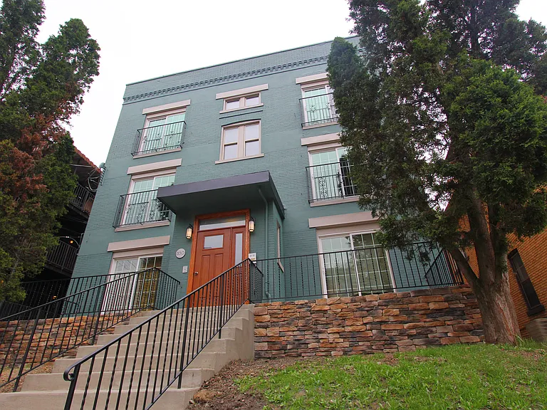 830 Mellon St — Photo 10