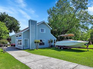 10496 Summit Dr, Willis, TX 77318