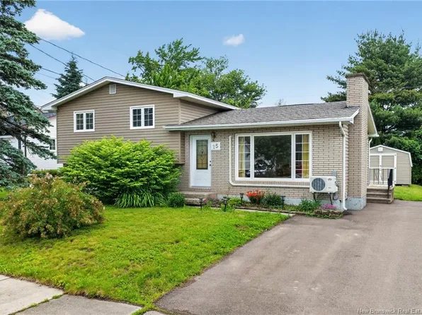 25 Lasalle Cres, Moncton, NB E1A 5L5