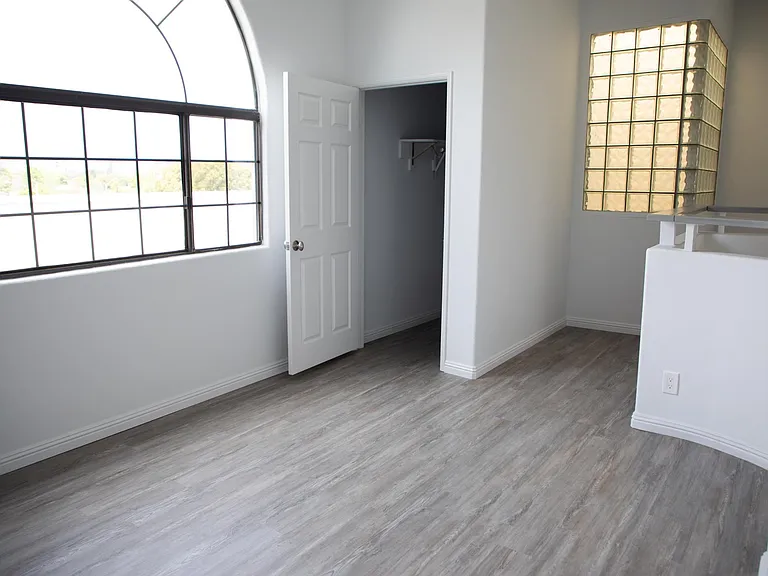 3815 McLaughlin Ave — Photo 17