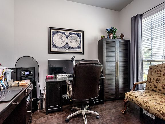 2nd image of 3516 Charleston Dr