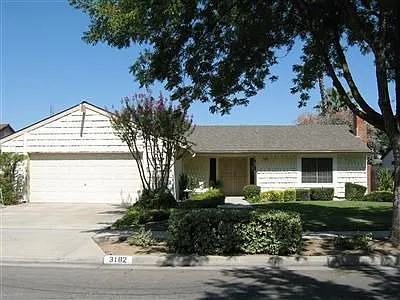 3182 E Palo Alto Ave photo 1