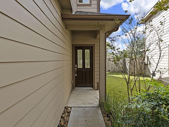 3rd image of 6478 Calgary Woods Ln