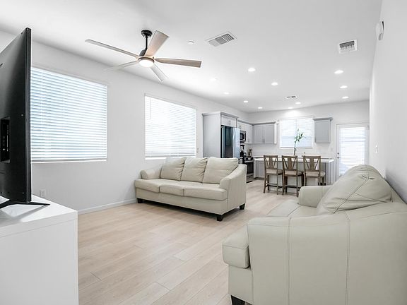 5th image of 3049 N Dudley St