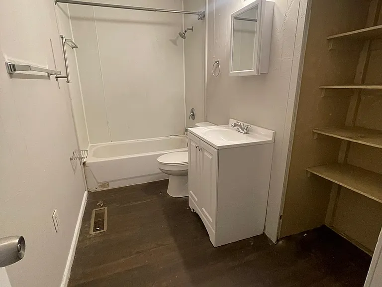 1474 Elaine St — Photo 3