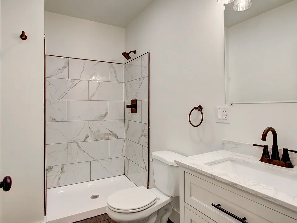 11 E Walnut St #2